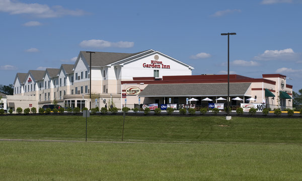 HIlton Garden Inn Westampton and Recovery Sports Grill